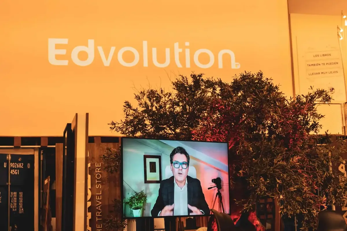 Evento híbrido en espacio singular — foto 4