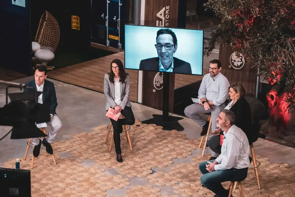 Evento híbrido en espacio singular — foto 1